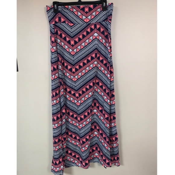 Charlotte Russe Dresses & Skirts - ⭐️Pattern Maxi Skirt